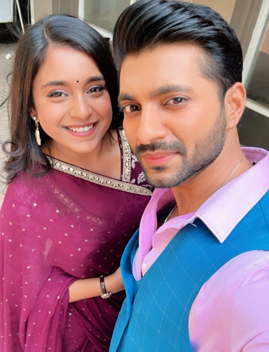 TriptiGupta79's tweet photo. Ishqi Rajveer ๐ซถ๐ฝ
#DevilSeShaadi #SumbulTouqeerKhan https://t.co/aacNEqnv8I