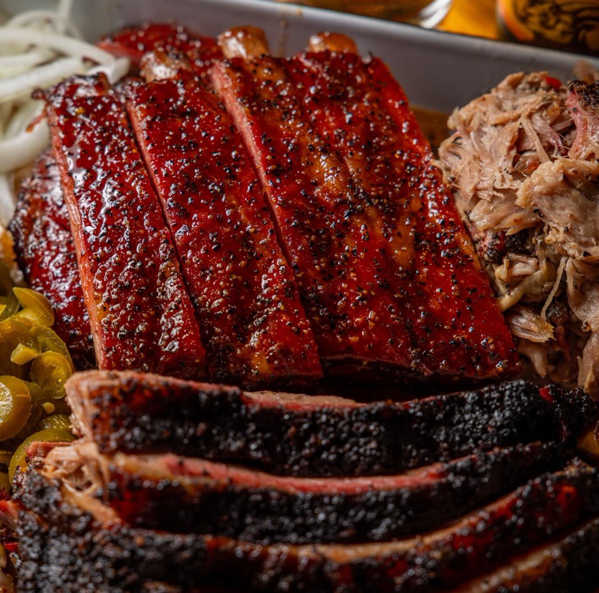 theswitchbbq's tweet photo. Smoked Meats &amp; Good Drinks heading into that #Thursday at The Switch! We sure love Summer &amp; if you are traveling through on your way to or from the Texas Hill Country swing on by. Sit a spell. Stay awhile. #FreeAC #ColorTV #TexasBBQ #BBQ  #DrippingSprings  #Barbecue #Austin #ATX https://t.co/KPxi3MSJW8
