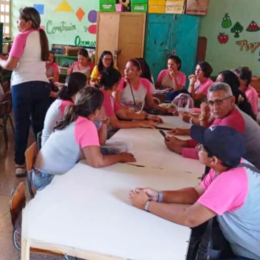 #27Jun Desde el CEI Tamaca se desarrolla el Congreso Pedagógico Institucional “La Escuela como Epicentro de Acción Social”.

Socializamos alcances y acciones para fortalecer la calidad educativa en nuestras escuelas.

<a href="/NicolasMaduro/">Nicolás Maduro</a>
@MPPEDUCACION
<a href="/_LaAvanzadora/">Yelitze Santaella</a>
#NicoCuadraConmigo