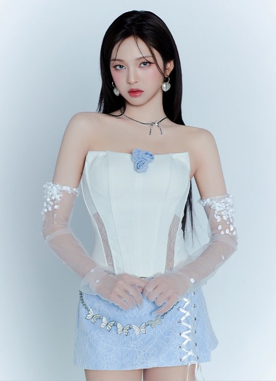 CHIQUITA's 'FOREVER' COMP CARD: Style A FOREVER VISUAL PHOTO