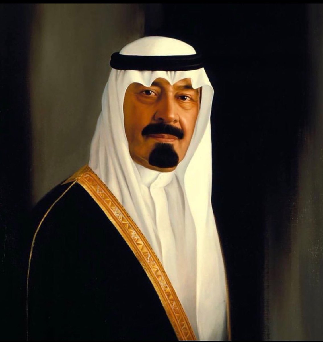 ياطيب السيره اللي ماخذاه الغيــاب 
 الا   عن الارض ، لكن سيرته فـ الوريد 

جرّت فعولك بقت تحصد ثمرها ثواب 
و بْذور جودك نمت .. كل يوم غصٍن جديد 

بـ اسمك نبث الدعاوي كل حزة جواب
و بـ اسمك نخط الرسايل ، لين فاض البريد 

لليوم هذا و خطوتنا ذهاب ... و اياب
تسأل عليك البسيطه ؟! هو