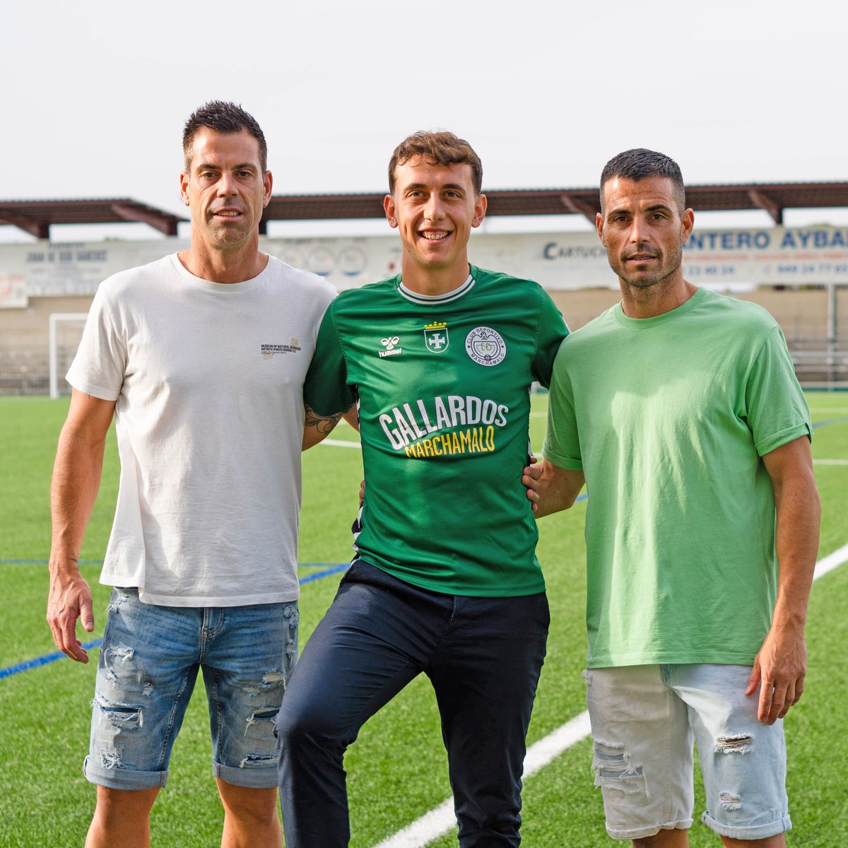 😍 Dos pilares de nuestro equipo <a href="/balles4/">Carlos Ballesteros</a> y <a href="/OscarCabo7/">Cabinho⚽</a> que SE QUEDAN en el nuevo proyecto gallardo para la temporada 2024-25 en #TerceraDivisión #GrupoXVIII #CastillaLaMancha 

Puro #FútbolAlcarreño #ProductoLocal

+INFO 👉 cdmarchamalo.es/ballesteros-y-…