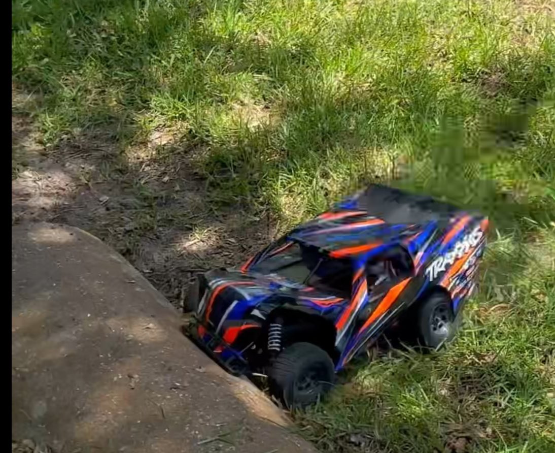 Brett___Allen's tweet photo. Traxxas Mudboss video is out now! I’m still shocked! 

https://t.co/fddU286TRi https://t.co/h28ogyWOti