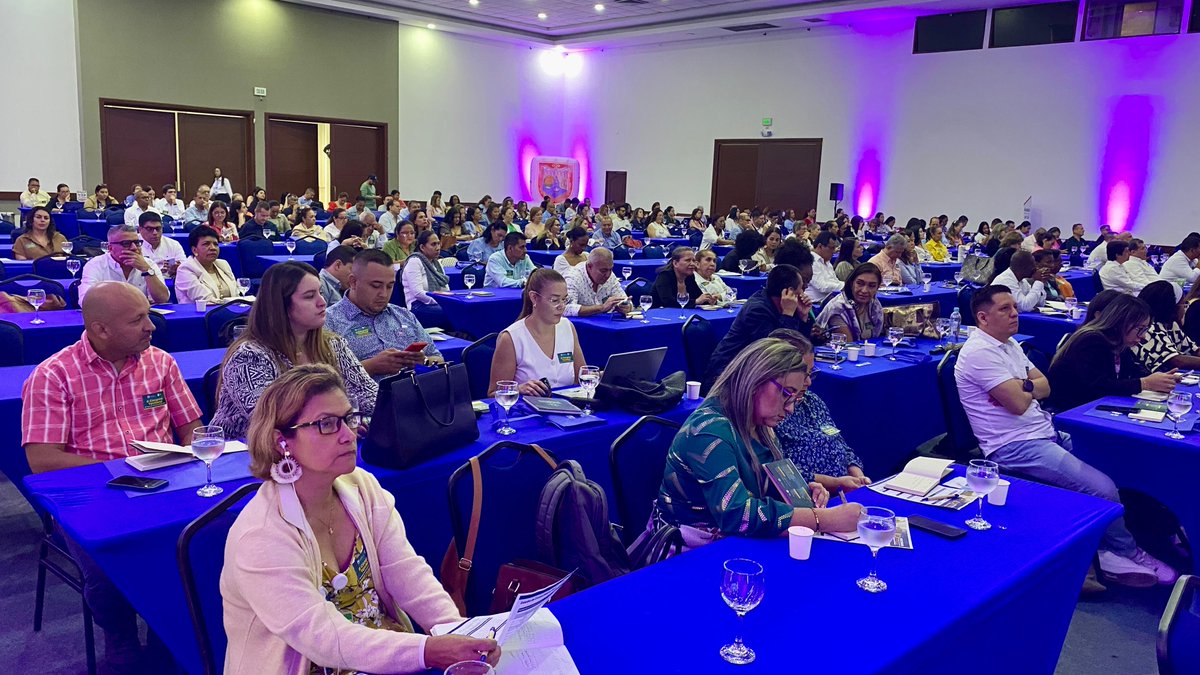 control_cali's tweet photo. ¡Caminamos hacia el mejoramiento continuo de la Gestión Pública!

300 servidores públicos de la región se dan cita hoy en el II Congreso Territorial: Apropiando el Control Fiscal Interno de la @AlcaldiaDeCali.

Así fortalecemos las competencias de las oficinas de Control Interno. https://t.co/CjK8gdPpl9