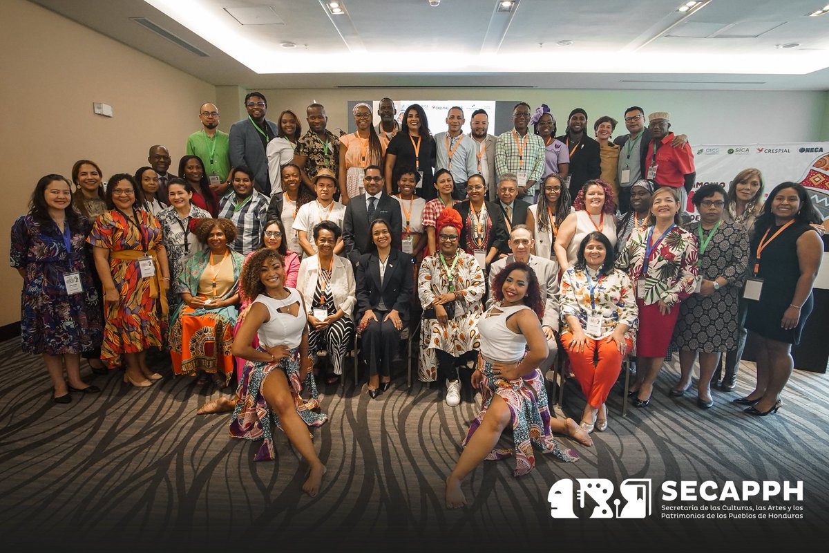 SECAPPH's tweet image. Organizado por CECC/SICA, con apoyo de CRESPIAL, ONECA, UNESCO San José y los Ministerios de Cultura de la región, este taller es un paso importante hacia la protección de nuestra herencia cultural. 🏛️🌿

#Afrodescendientes #CECCSICA #CRESPIAL #ONECA #UNESCO #CulturaViva #Panamá