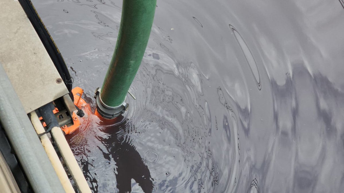 MetroCDMX's tweet photo. #AvisoMetro Al momento, el equipo de Instalaciones Hidráulicas del Metro ha desalojado aproximadamente millón y medio de litros de agua de la zona de vías de Santa Marta-Los Reyes. Continúan los trabajos para restablecer el servicio de la Línea A en su totalidad. https://t.co/jryS0ORuQG