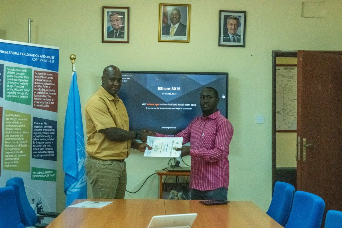 wejalu's tweet photo. Honored to hand over certificates earlier today to three remarkable #refugees from #Dadaab who graduated from @uonbi 

Their perseverance and achievement are truly inspiring. Congratulations and best wishes for your bright futures! 

#EducationForAll #Resilience https://t.co/dapk7Rul0D