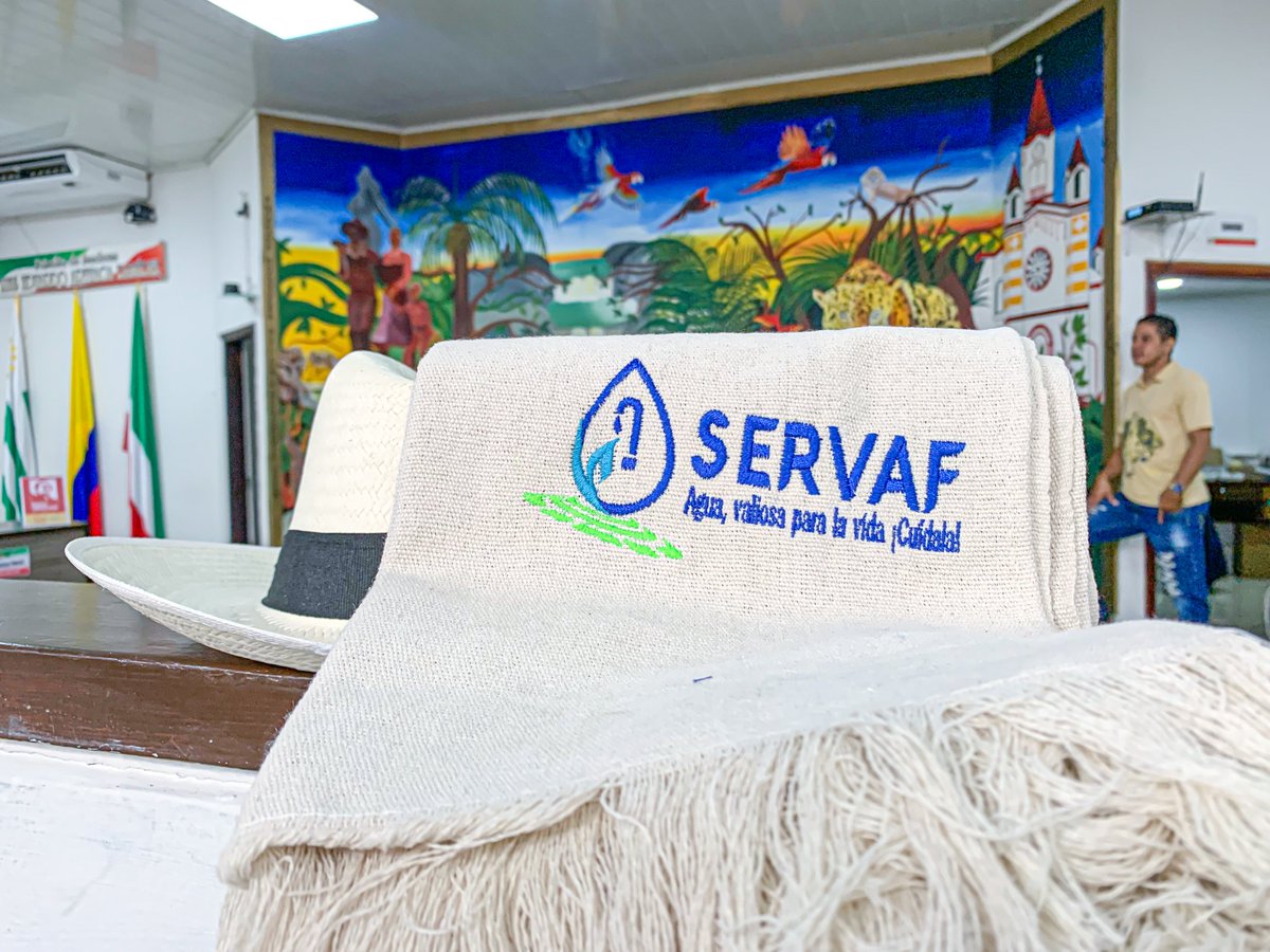 Servaf_sa_esp's tweet photo. En el marco del 28° #FestivalFolclóricodelaAmazonía, #SERVAF S.A. E.S.P. entregó a los honorables concejales un pequeño detalle (poncho y sombrero), invitándolos a contagiarse con la alegría propia de estas festividades.

SERVAF
Agua, valiosa para la vida ¡Cuídala! https://t.co/Erdv0QFkYr