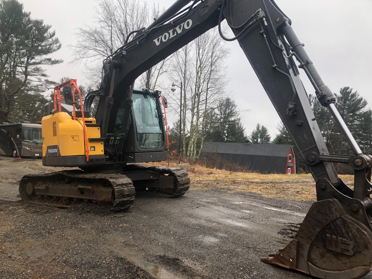 2019 Volvo ECR145EL Excavator.  Stock # 4556-JG.  $ 94,900.00
Excellent overall condition.  Super low hours.  Rubber tracks.  General Purpose bucket.  Auxiliary Hydraulics.  Work Ready! 
For more information visit buff.ly/4blv7Of or visit website buff.ly/2zxARnZ