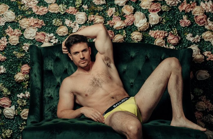 Just hanging out. https://t.co/YIRM0PeqH5