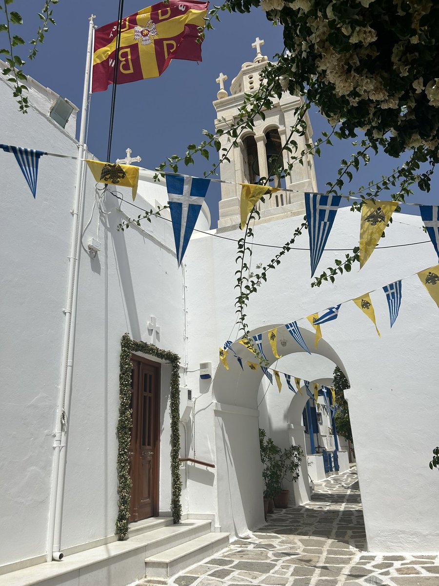 CarteneChloe's tweet photo. paros🇬🇷 https://t.co/NYjD6WkGwI