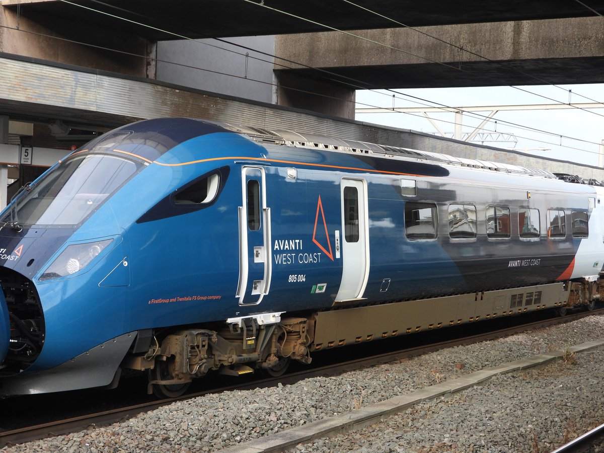DanSpotter86's tweet image. BRAND NEW EVEROS!!!

Here's a shot of Avanti West Coast Everos Class 805012+004 bound for somewhere on one of its First Passenger services on June 21st 2024 at Wolves. #Class805 #AvantiwestcoastEvero #Futuristic #Wolverhampton