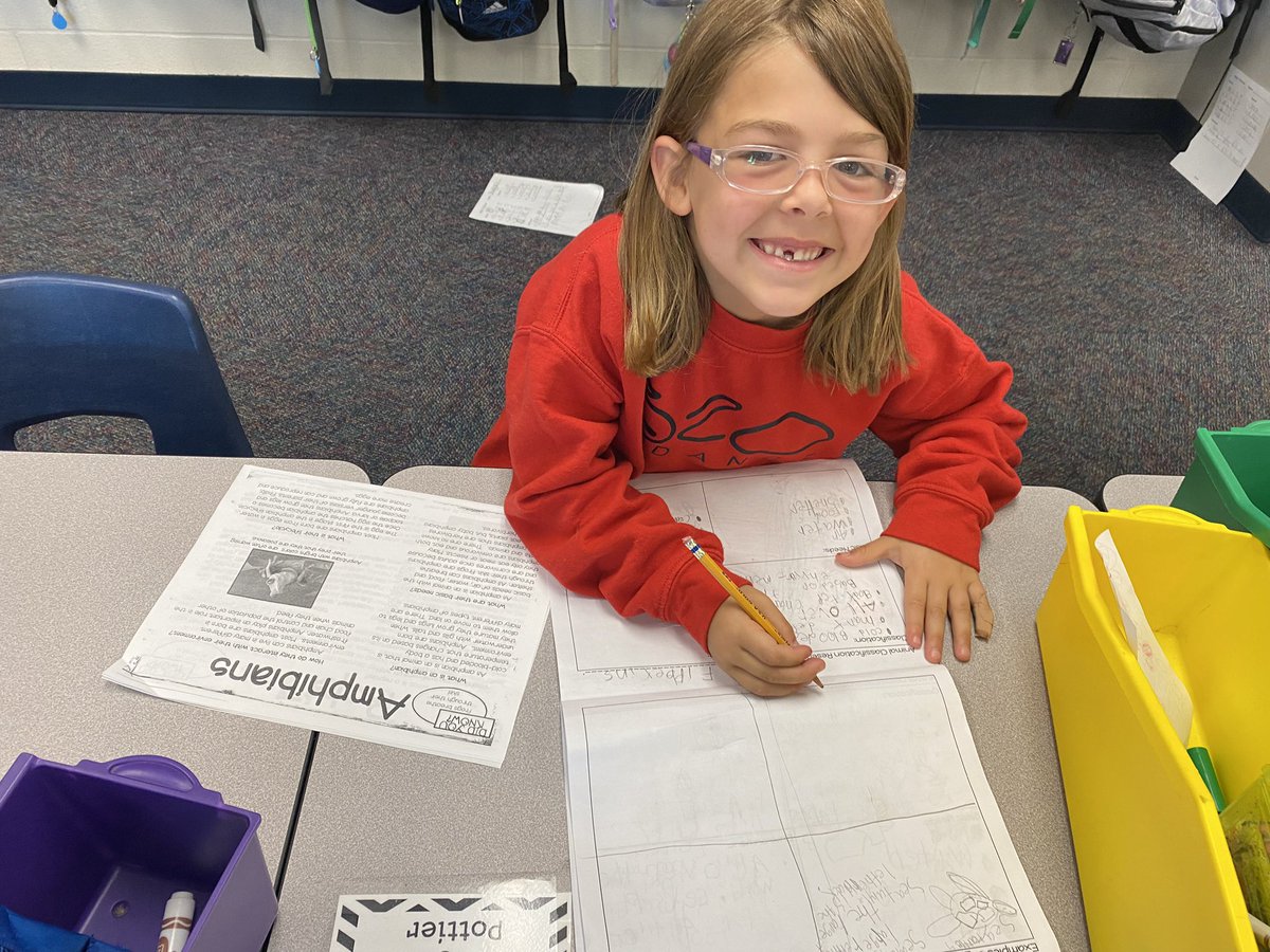 AFleckal's tweet image. Amphibian research was on the agenda this morning in room 206.  Look at all the great facts we recorded!  @ShoalCreekStars @LPSSummerAdv #starssc #LPSSummer2024