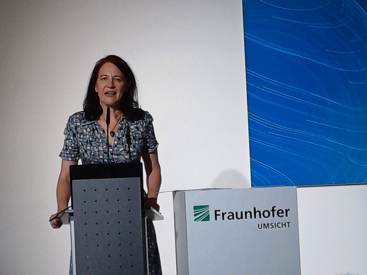 Volker Banholzer (@vbanholzer) on Twitter photo Der Preis 2024 für #Wissenschaftsjournalismus des Fraunhofer Institut <a href="/UMSICHT/">Fraunhofer UMSICHT</a> geht an Katharina Nickoleit für ihr <a href="/DLF/">Deutschlandfunk</a> #Feature "Überleben in der Heißzeit" , das die Grenzen der #Klimaanpassung in Indien thematisiert. Lohnende 30 Minuten, die uns in der Jury überzeugt haben. Der Preis 2024 für #Wissenschaftsjournalismus des Fraunhofer Institut <a href="/UMSICHT/">Fraunhofer UMSICHT</a> geht an Katharina Nickoleit für ihr <a href="/DLF/">Deutschlandfunk</a> #Feature "Überleben in der Heißzeit" , das die Grenzen der #Klimaanpassung in Indien thematisiert. Lohnende 30 Minuten, die uns in der Jury überzeugt haben.