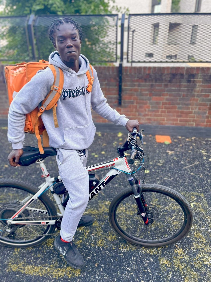 madmanmizzy's tweet image. As I apply for my ideal jobs, I sometimes get discouraged when people see me doing my side hustle delivery job because I feel like it's a step back from my digital marketing internship with The Sound Bank

Whilst I'm on this social media ban until November 2025 I need to be more…