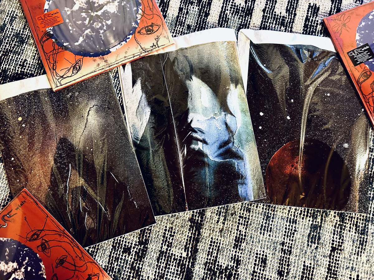 JoyCutOfficial's tweet image. Finally home_
Three petals of poetry in a fallow and dry world_
Thank you @RobertSmith 
🪐🪐🪐