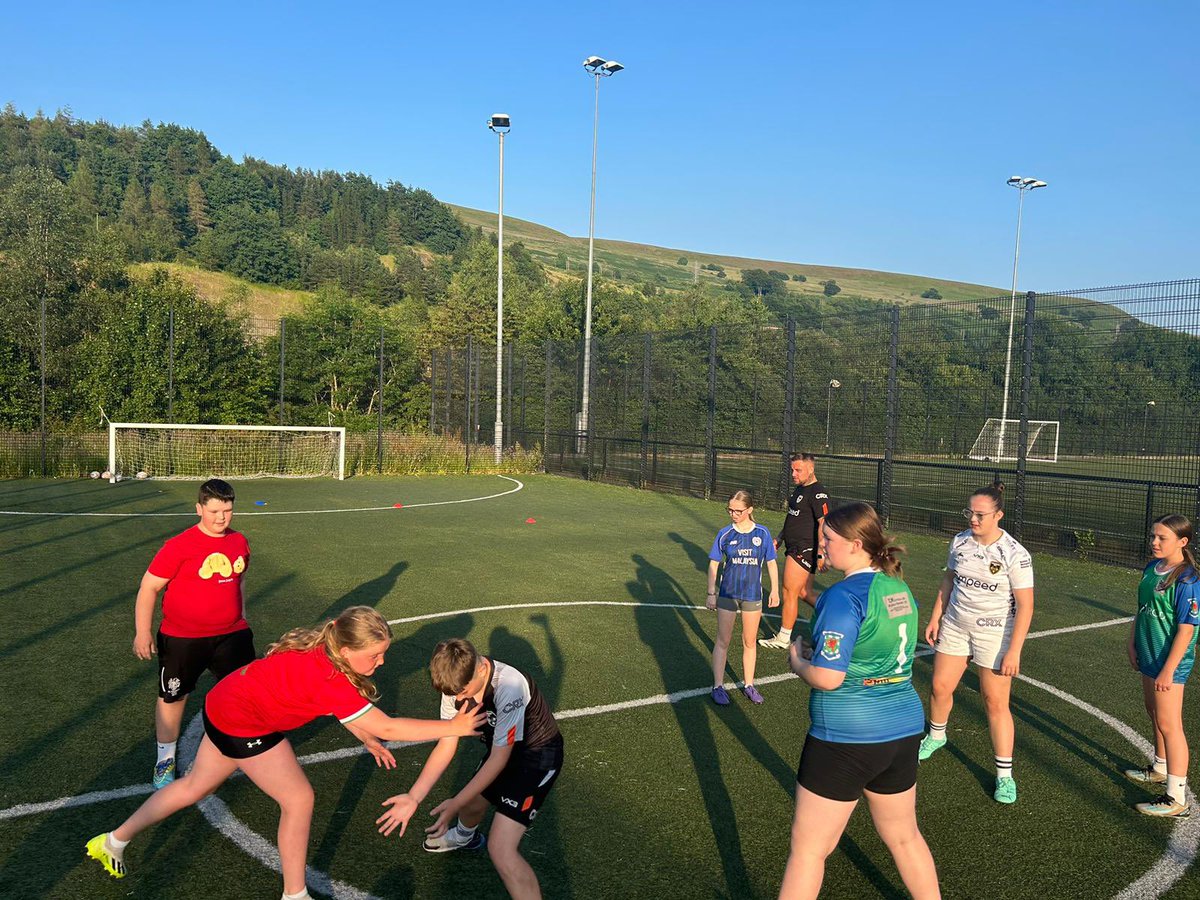 DRA_Community's tweet photo. What a super “Give Rugby A Try” session last night with @BGYouthService
Ebbw Vale.
Great to welcome some new faces as well.
We’re back Friday at Abertillery Sports Centre 7.30-8.30pm.
No need to book,just turn up and play
@dragonsrugby
#dragonsfamily #partnerships #offthestreet https://t.co/9q9Yz0172l