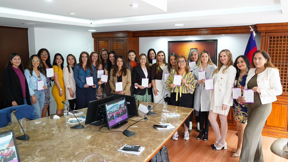 TaniaPazmino3's tweet photo. Hoy compartimos un valioso e inspirador espacio de intercambio de experiencias entre mujeres líderes del sector empresarial para conocer el objetivo del consejo violeta de la @lacamaradequito y su visión para apartar al ODS 5 en equidad de género. 

Estamos convencidos de que la articulación de actores estratégicos trae prosperidad y oportunidades para la mujer ecuatoriana