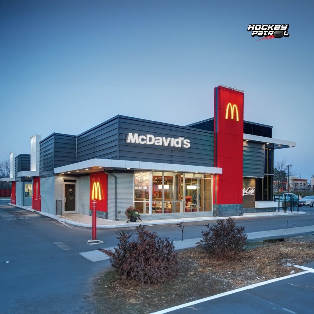 HockeyPatrol's tweet photo. What could have been 😭🍔🍟🥤Connor McDavid x McDonald’s woulda Slapped! @McDonaldsCanada @McDonalds @McDonaldsCorp @EdmontonOilers 

#letsgooilers
#mcdavids
#mcdonalds
#fastfood
#restaurant
#timetohunt https://t.co/QX62QjOJph