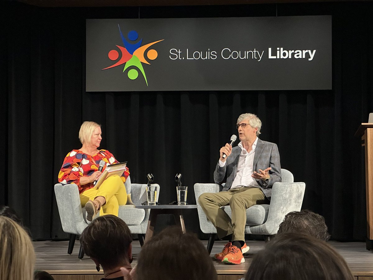 WritersBlockWoe's tweet image. Yesterday evening, I was lucky enough to meet @MoRocca @SLCL’s author event for his new book #Roctogenarians!  #morocca #aniceguy #neverlookback #liveinthepresent #secondwind #wheresthebeef #riunitewine