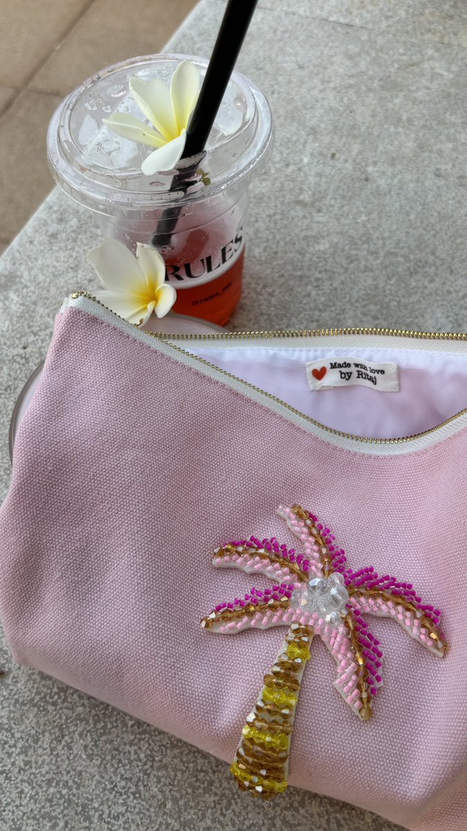 ritaj323's tweet photo. I can't get over my new small business 🙂‍↔️♥️💞🌴🌻☀️ https://t.co/ikqDFJhGEz