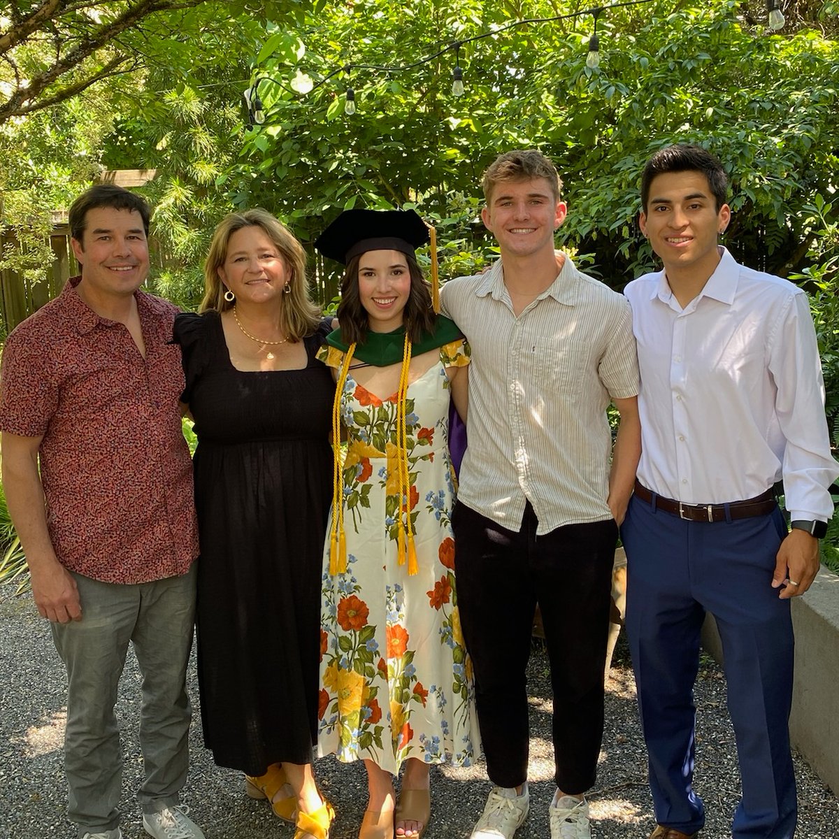 _SafePassage_'s tweet photo. Meet the Porter family! The Porter/Fisher Family has been supporting Safe Passage since our founding years. Erin Porter and her husband, Jesse Fisher, first learned about our work from a flier Erin saw while in Guatemala in the early 2000s. https://t.co/WAYBlWZ873