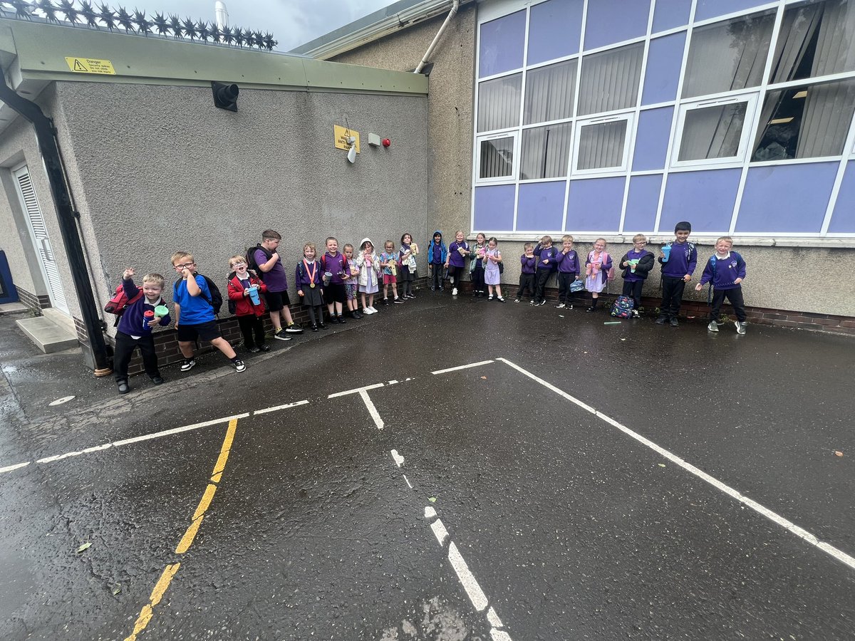 First full day vs last full day💜
So grateful for each and every one of the pupils and staff who have made my probation year at Beancross wonderful🥲
Could not have asked for a better class to start my teaching journey, here’s hoping it’s not too long before I see you all again🤞🏼