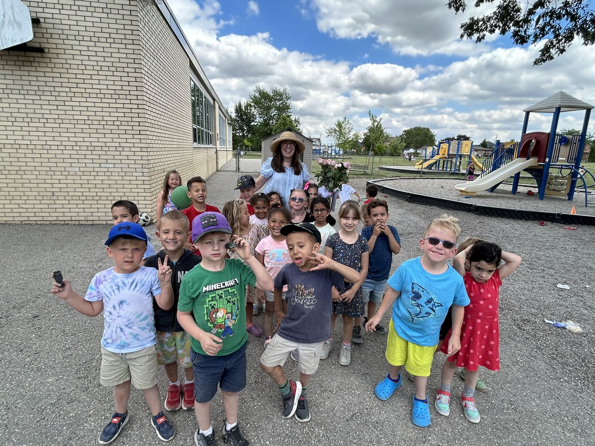 Congratulations to Mrs. van Heugten on her retirement! On behalf of St. Joseph School, we wish you a wonderful new journey! We will miss you! 💜