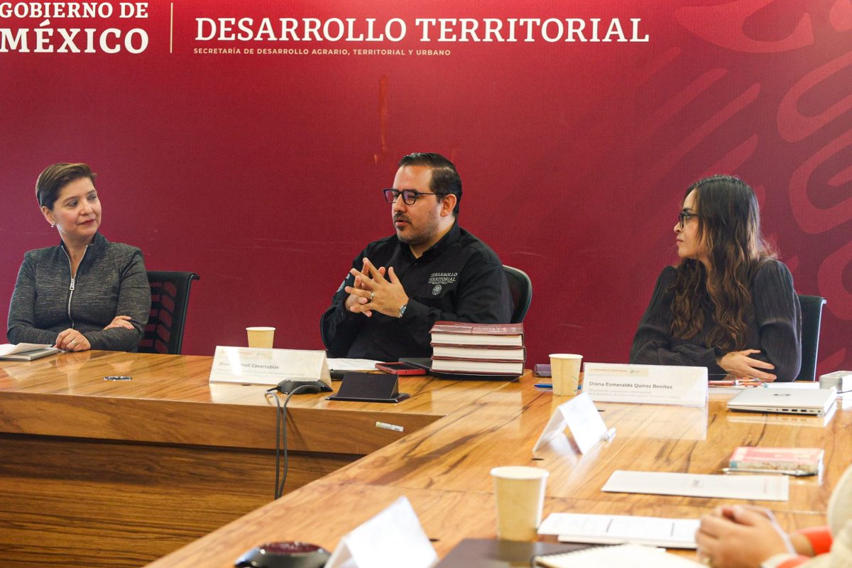 SEDATU_mx's tweet photo. #Boletín

Firman Sedatu y Colegio de Urbanistas de México convenio para fortalecer la planeación urbana en estados y municipios.

Se busca enriquecer la Estrategia General por la Planeación Territorial.

Da clic y entérate👉https://t.co/vrrstcLke4

#EnBuenPlan https://t.co/OEAD3O2H9N