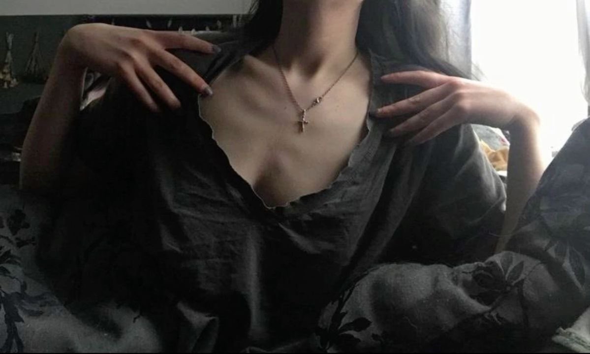 losingsaniity's tweet photo. the prettiest necklace are collarbones https://t.co/0hK0InWtrx