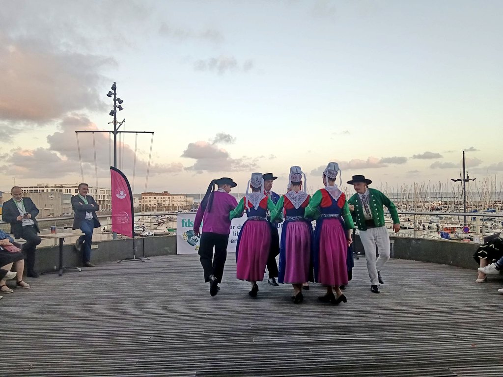 [CONGRÈS FNP 🐖]

🙌 La #FDSEA29 est ravie d'accueillir les administrateurs de la #FNP pour leur congrès et de leur faire découvrir le Finistère

👉 2 jours qui s'annoncent riches en échanges et débats avec les parties prenantes de la production porcine bretonne et nationale