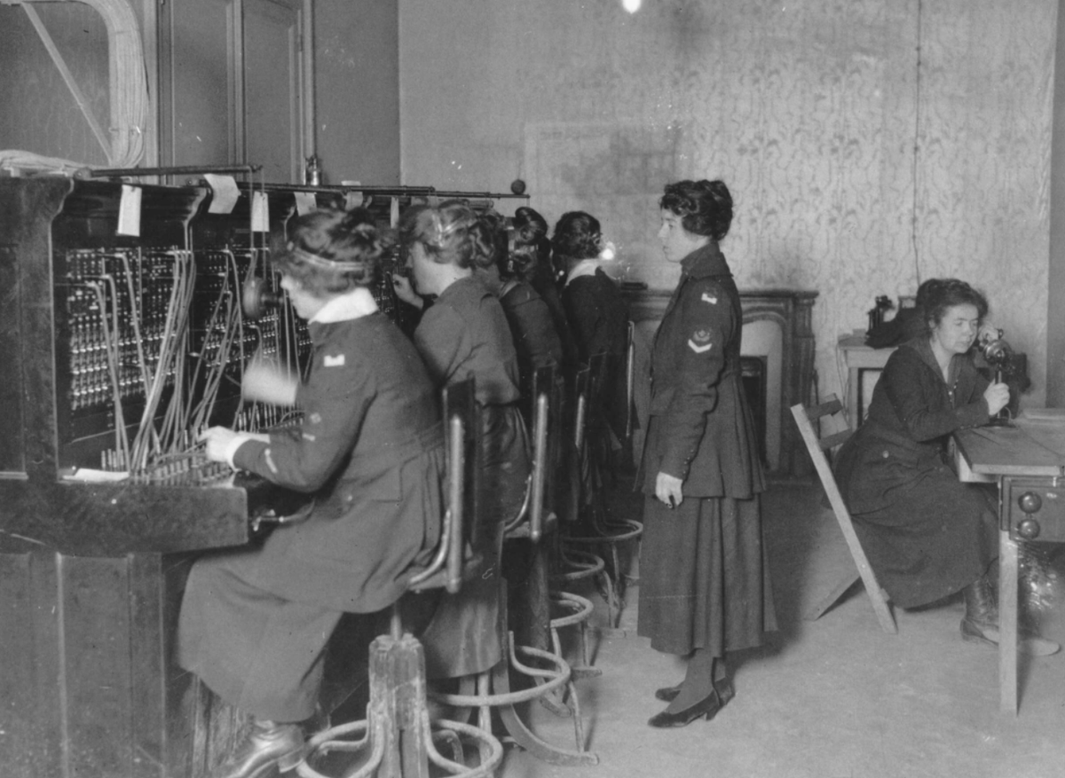 ffWomenWarriors's tweet photo. Today, advocates across the nation are working to honor the Hello Girls with a Congressional Gold Medal.

Learn about how to write to your representatives to advocate for their recognition at https://t.co/fAIV9lTR8l

#HelloGirls #honorherservice #empowerherfuture https://t.co/Ao1YdGdkkk