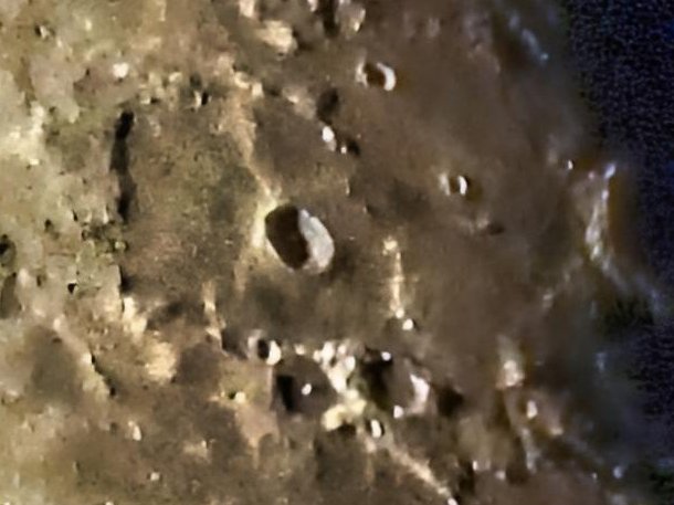 lakazel's tweet photo. Ich habe noch in die Mondbilder geschaut, weil ich nicht mal Zeit dafür hatte und sehe draußen keinen Stern. Mir fiel #Fracastorius(MareNectaris) und #Plane(LacusMortis) auf! #Moon😃🌨️ https://t.co/PFJgHZjodm