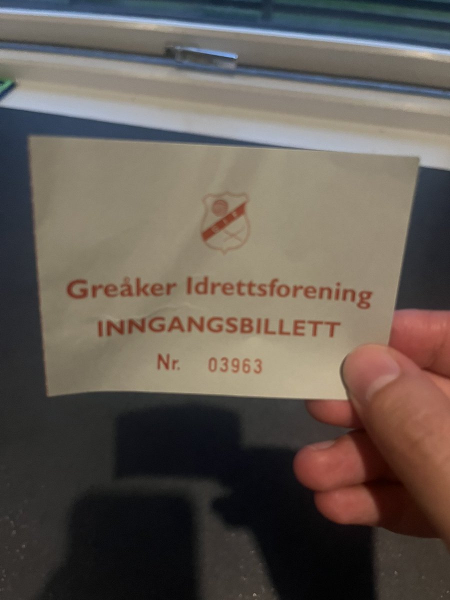 I kveld gikk turen til Moa, med hyggelig selskap i <a href="/trond100/">Trond Sæterøy</a> og <a href="/Vikinghopper2/">Anders Johansen</a>. Papirbillett hadde dem også🏟️

<a href="/greaker_if/">Greåker IF</a> v <a href="/SelbakTIF1/">Selbak TIF</a> 0-1 i 4. divisjon, Østfold⚽️

#Groundhopping #Fotball