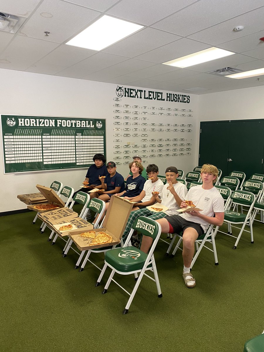 CoachDitmore's tweet photo. OL Lunch. Treating these young men knowing they play a crucial and sometimes under appreciated role in football. Thank you to our supporters who helped set this up. @hzfbfamily @WClay99 @VaughanCoach https://t.co/z3n8g74z0T