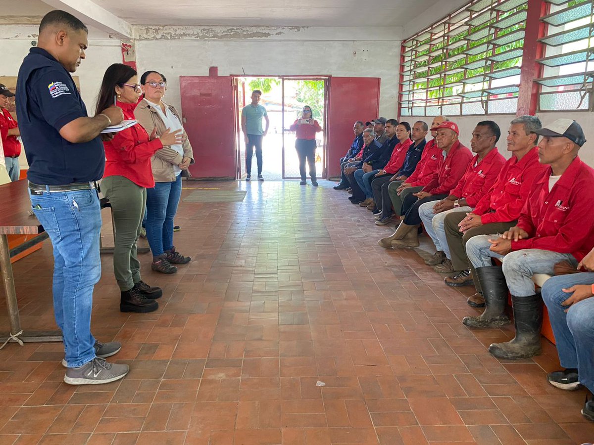 SomosCorpivensa's tweet photo. ➡️⚙️ Este #27Junio, la presidenta de #Corpivensa, Dra. @karladelvalle7, junto a su equipo, visitaron la planta @ForjAceroSA, en el estado Carabobo, para evaluar los puentes grúas y garantizar así su correcto funcionamiento. https://t.co/S7aKTVeiSf