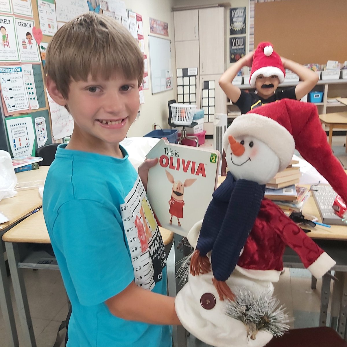 More Yard Sale fun!
<a href="/QEPSKnights/">Queen Elizabeth PS</a> <a href="/gecdsbpro/">GECDSB PR</a>