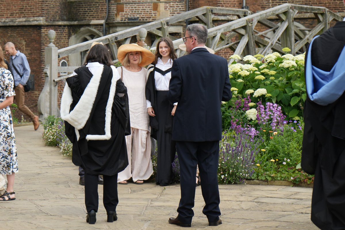 Congratulations to everyone graduating today but particularly our Queens' students! You've worked so hard and it was a delight to see you celebrate 🎓

<a href="/Cambridge_Uni/">Cambridge University</a> <a href="/elerianm/">Mohamed A. El-Erian</a> #CambridgeUniversity #graduation