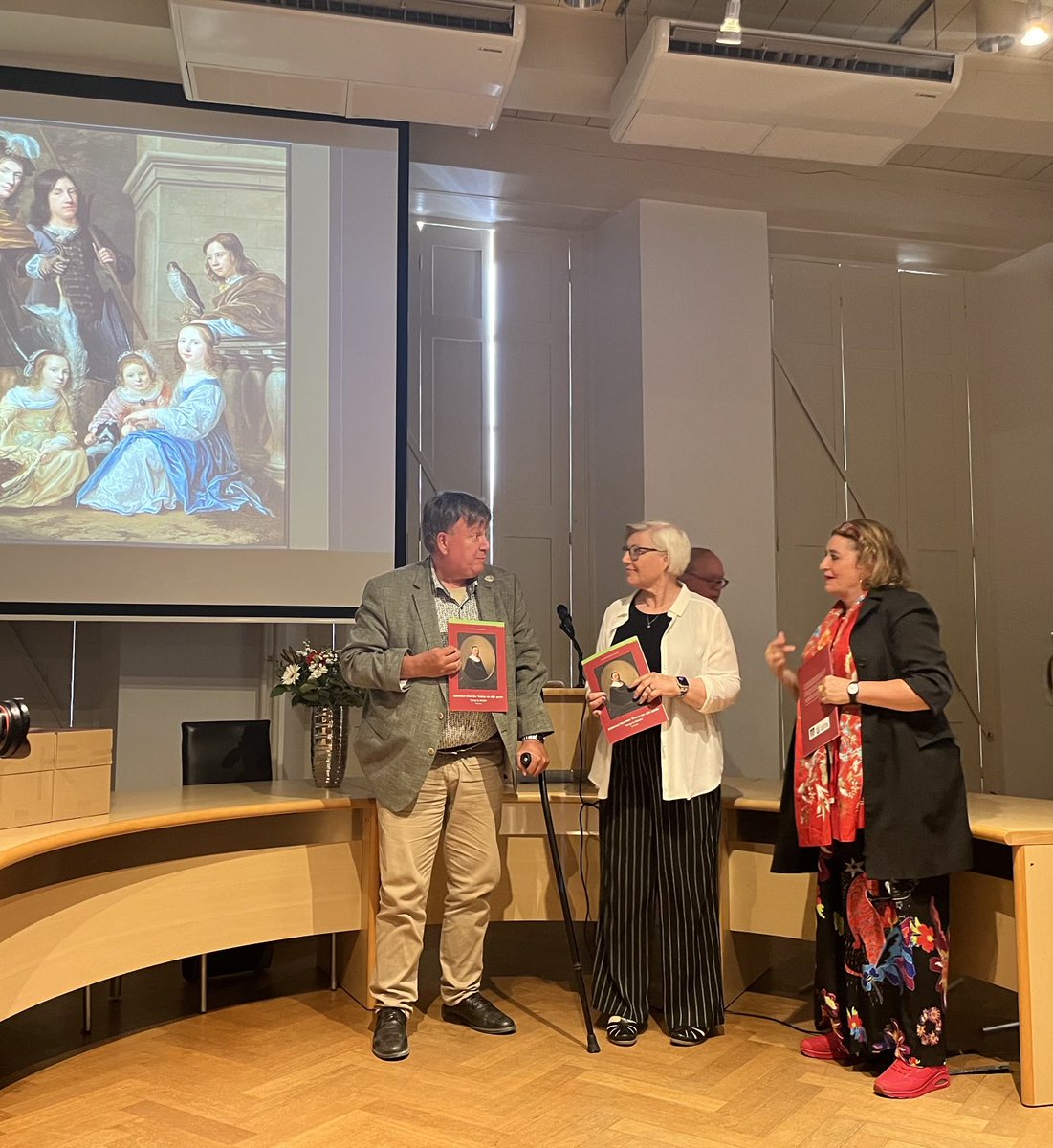 Ik was aanwezig bij opening van tentoonstelling, door wethouder Janneke Postma en directeur van Museum voor Schone Kunsten in Gent prof. dr. Manfred Sellink, van tentoonstelling ‘Admiraal Maarten Tromp en zijn gezin. Terug in Brielle’ in ons eigen Historisch Museum Den Brielle.