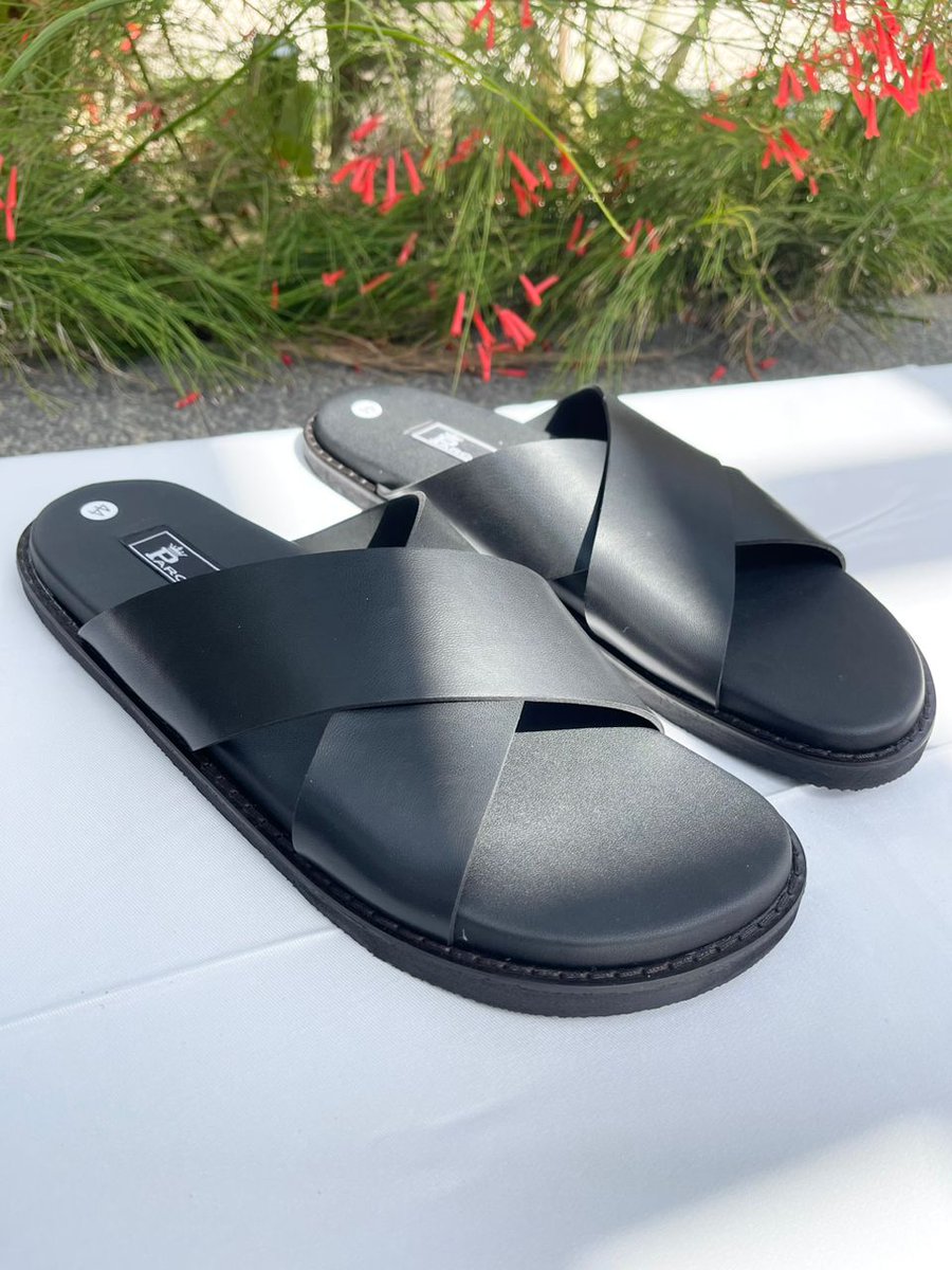 LeSamasen's tweet photo. Le #madeinsenegal 🇸🇳 a le vent en poupe 😎!!!
Aujourd'hui nous vous présentons la marque #PARO du jeune créateur Amadou Diagne avec ses magnifiques Chaussures 100% #madeinsenegal  🤗
Rendez-vous sur https://t.co/9NvS8lzj3j pour découvrir notre expertise locale🇸🇳
#consommerlocal https://t.co/azuvJTRL62
