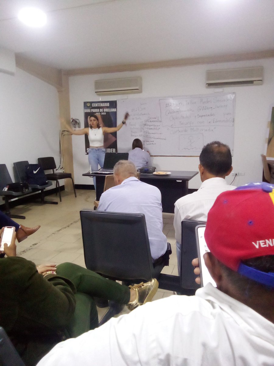 hectorm79649569's tweet photo. #27 de junio taller de redes sociales 
@adorganizacion @Adorg laraof
Capacitados y organidos
Para el triunfo de Edmundo https://t.co/8UAlIXpffy
