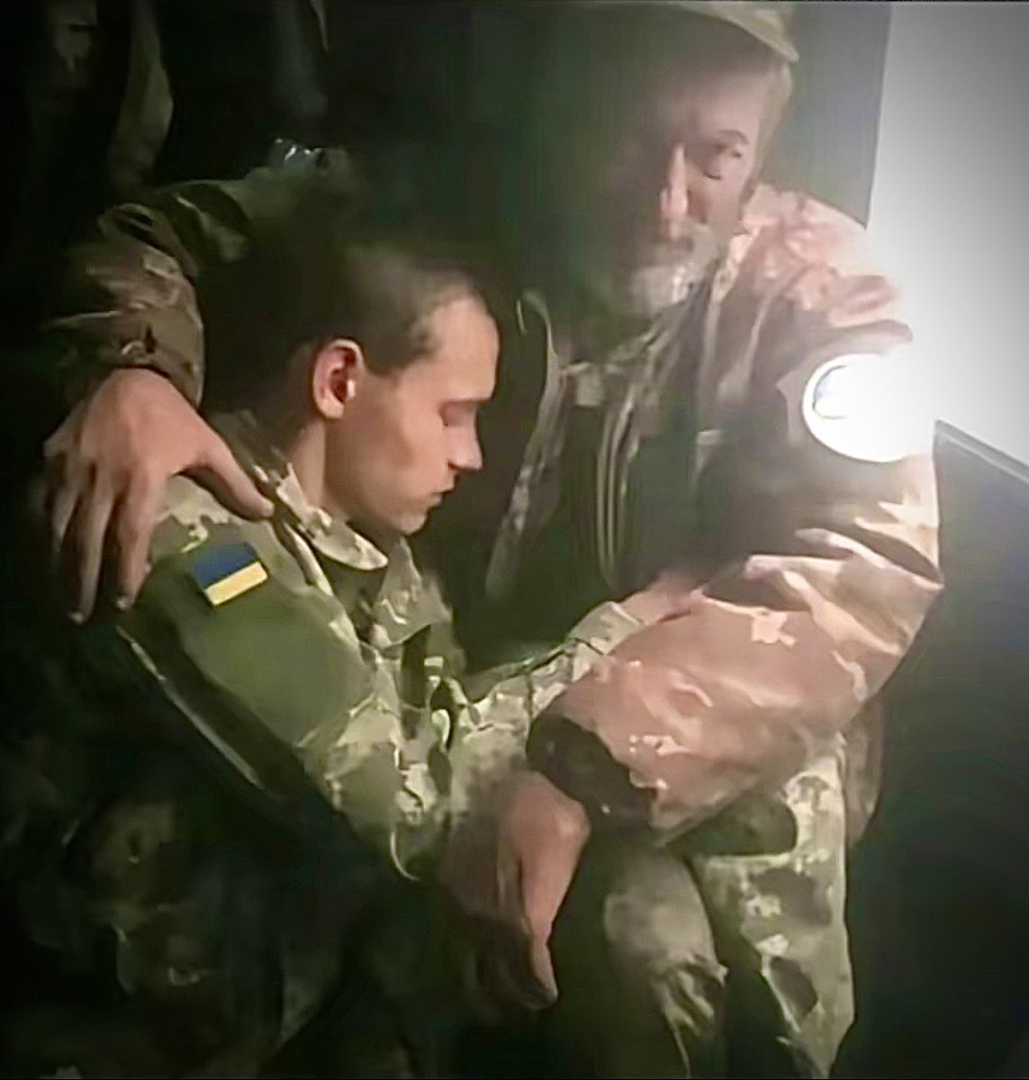 ukrainiansquad's tweet photo. Father and his son fighting together for their Freedom and their country ❤️

Glory to Heroes! 🇺🇦 https://t.co/jYL7UENw4Y