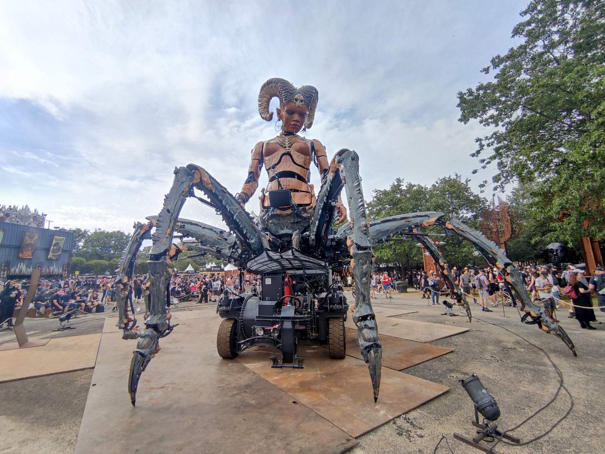laurence_launay's tweet image. La nouvelle mascotte du #hellfest2024 
La gardienne des ténèbres est de sortie. Eric Perrin nous l'a présentée ce matin sur #Europe2 
Spectacle chaque soir entre 22.00 minuit 
#Clisson #metal