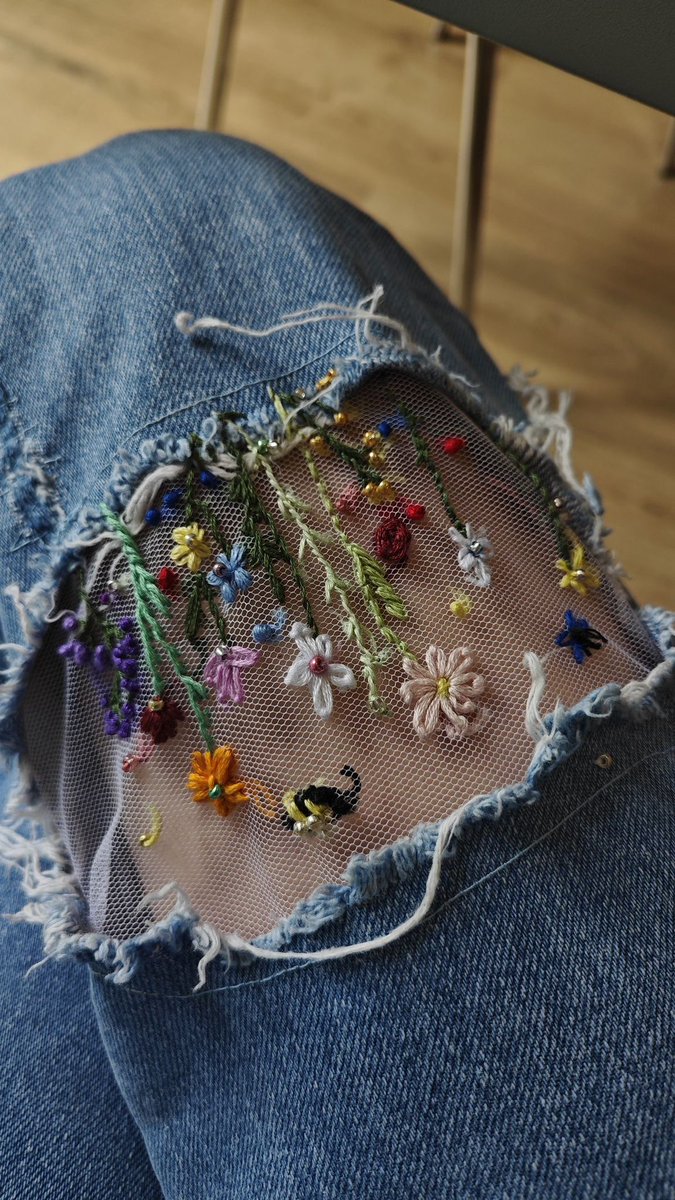 300moods's tweet image. embroidered jeans👖🌻🪡