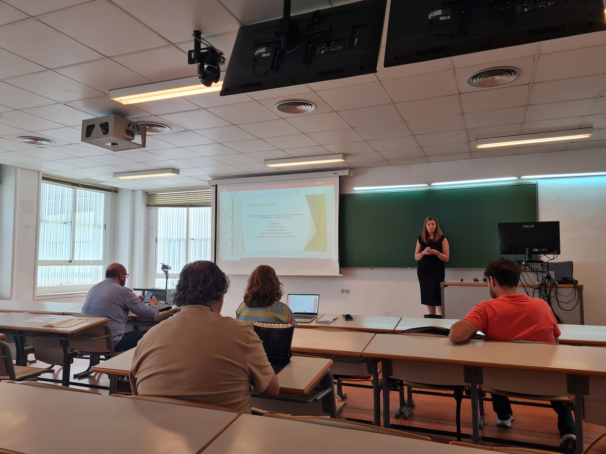 DiscapSocGT43's tweet photo. Jornada intensa en el congreso @FES_Sociologia #discapacidad #empleo #cuidados #genero...
Mañana, más!! https://t.co/9YheMbxOlT