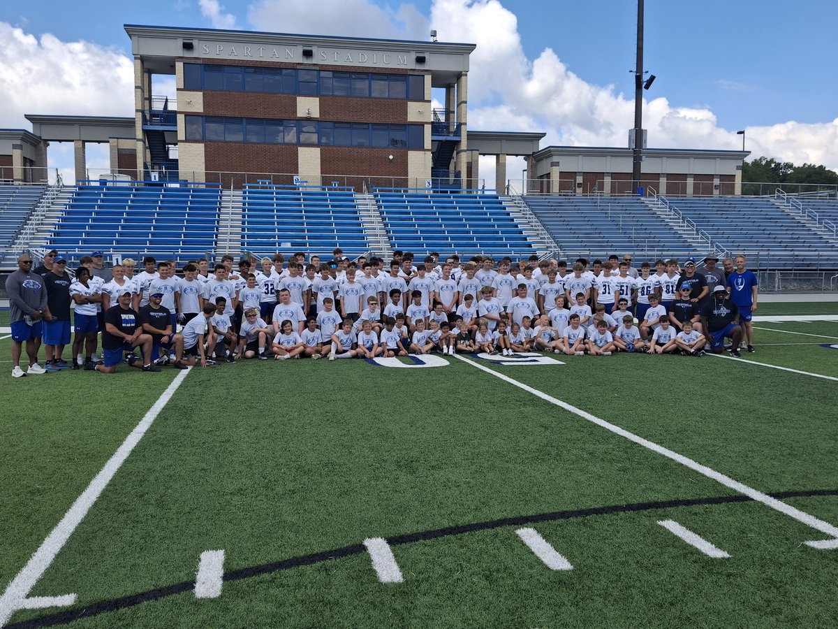 TerronColson's tweet photo. I want to thank Coach Nick Keefer for inviting me to his Hempfield Football Youth Camp. Had an amazing time working with future Spartans and coaching along side with the youth and high school coaches that sacrifice countless hours to provide opportunities for these young leaders. https://t.co/Me1DUXOD9b