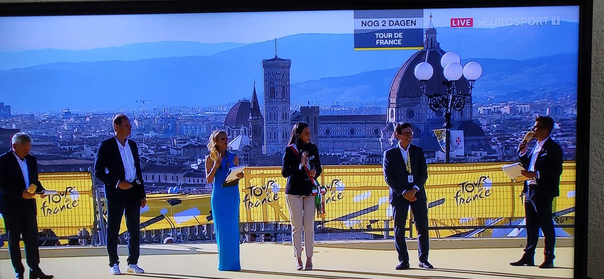 Immek's tweet image. Voorpret bij de ploegenpresentatie in Florence. #TDF2024 Zaterdag begint het feest in Italië.