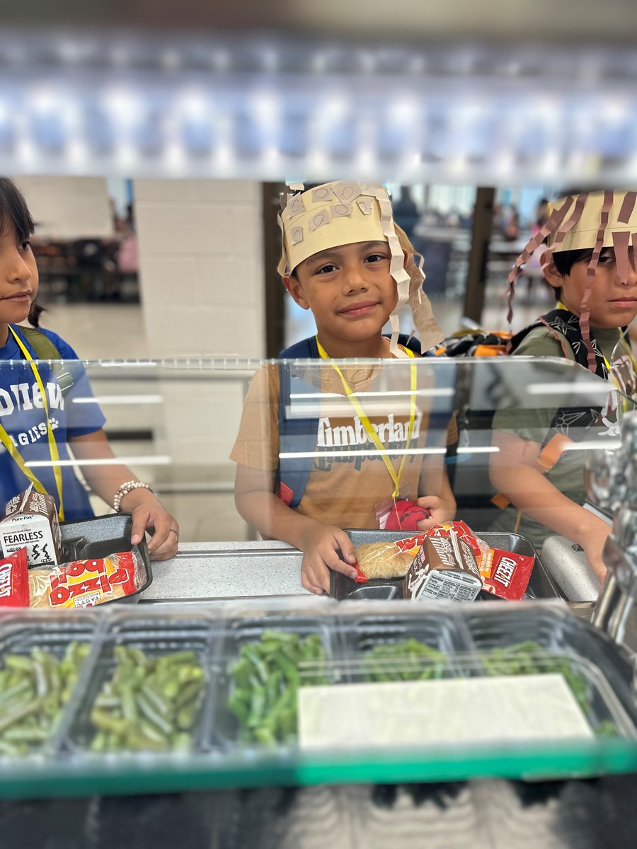 SBISDSNS's tweet photo. Fueling smiles and summer adventures, one lunch tray at a time! ☀️🍎
#SummerFeedingJoy #HoustonSummerEats #FeedHoustonKids #SummerLunchFun
#HoustonFeeds #LunchTrayAdventures #KidsLoveLunch
#SummerFeedingProgram #HoustonCommunity #SupportHoustonKids #NutritionForKids https://t.co/c3oP1bqcTJ