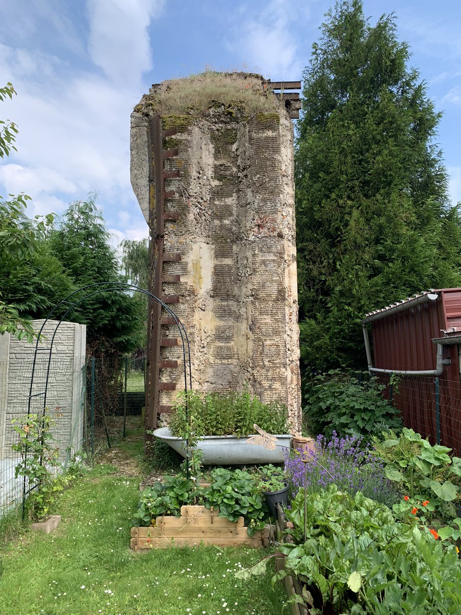 WFStands's tweet photo. Day 4 #MichaelMooch : We begin the epic 12 Stop route just outside the town of Épehy. The tour planned by Andy Hinks but delivered by @flndrsfootsteps, gives us an unexpected highlight at Stop 3, when we are invited into a local resident’s garden #FWW #Operation #OperationMichael https://t.co/XDEG7ttvAU