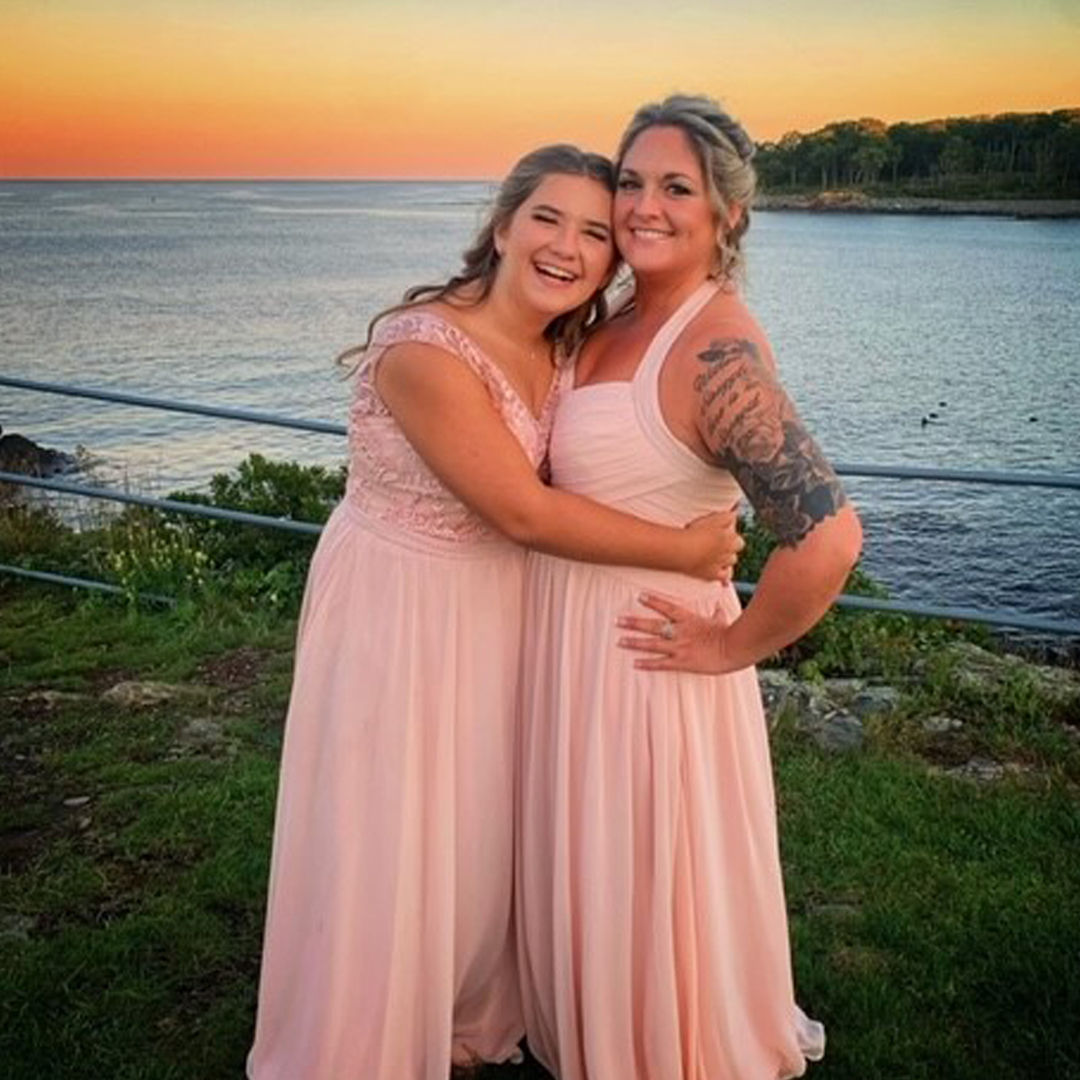 SwerlingWinnick's tweet image. What’s Amber’s favorite picture of all time? Posing with her daughter Savanna at her brother’s wedding. bit.ly/3VIsIbL #employeespotlight #personalproperty #publicadjuster #wemakeiteasier #family